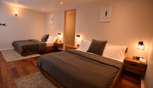 Habitación familiar, 1 cama de matrimonio grande, no fumadores, vistas al jardín