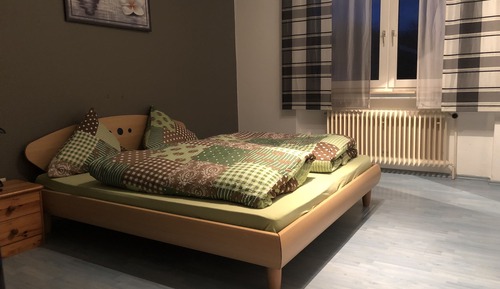 Habitación básica con 1 cama doble o 2 individuales, vistas a la ciudad