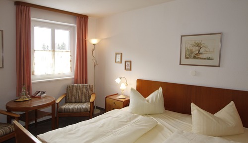 Habitación estándar con 1 cama doble o 2 individuales, baño privado