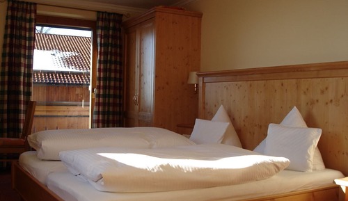 Habitación básica doble, 1 cama de matrimonio, no fumadores, vistas a la montaña