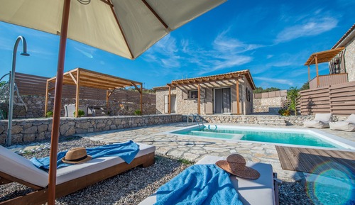 Villa, piscina privada, planta baja