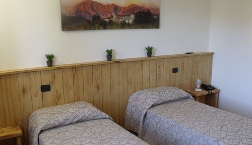 Habitación estándar con 1 cama doble o 2 individuales, vistas al jardín (7)