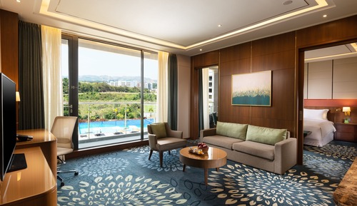KING ONE BEDROOM SUITE WITH BALCONY