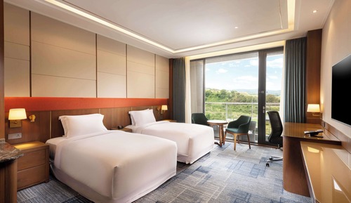 FAMILY CONNECTING SUITE