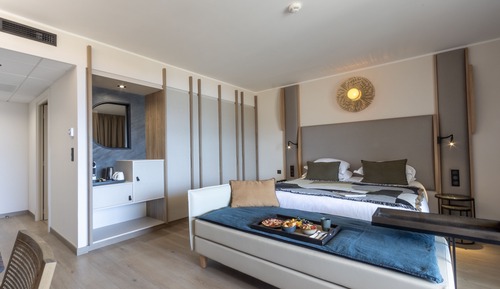 Suite, bañera de hidromasaje, vistas al mar