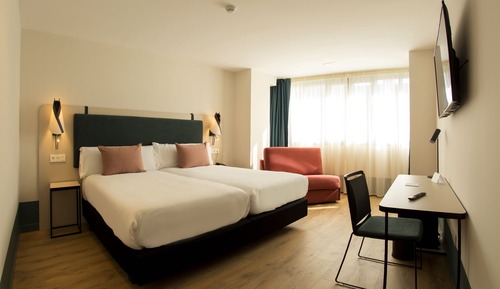 Habitación doble con sofá cama