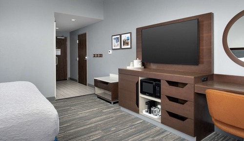 Habitación, 1 cama de matrimonio grande, accesible para personas con discapacidad (Roll-In Shower)