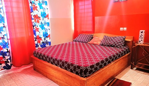 Habitación Confort doble, 1 cama de matrimonio grande (Charlie)
