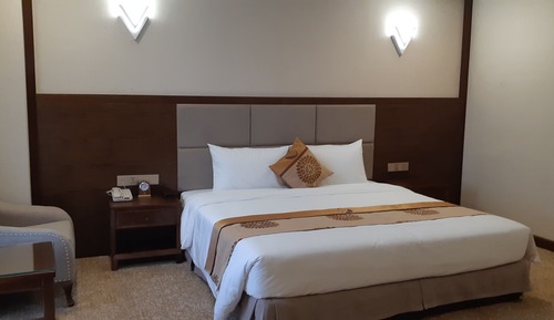 Habitación sénior doble, 1 cama de matrimonio grande, no fumadores, vistas al patio