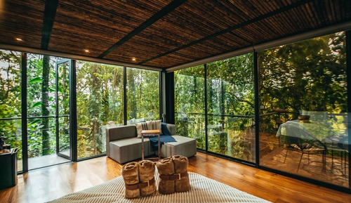 Habitación superior, vistas al jardín (Aviarios Master)
