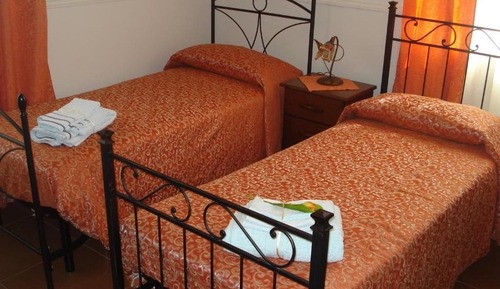 Habitación con 1 cama doble o 2 individuales, baño privado
