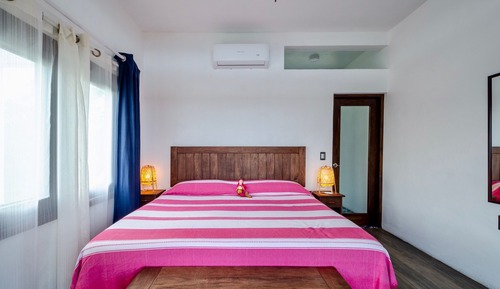 Habitación doble, 1 cama de matrimonio grande, vistas parciales al mar