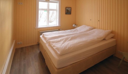 Habitación con 1 cama doble o 2 individuales, baño compartido (1)