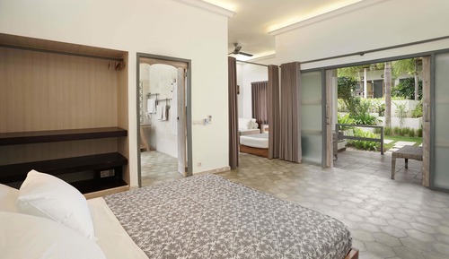 Habitación cuádruple, varias camas, vistas al jardín