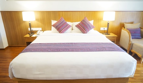 Deluxe King Room, Lake View