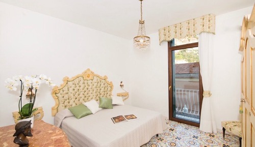Villa (6 Bedrooms)