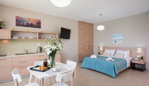 Estudio superior, 1 cama de matrimonio con sofá cama, no fumadores, vistas al mar