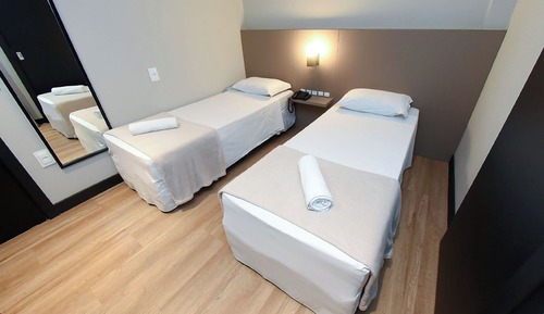 Habitación con 2 camas individuales