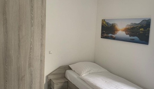 Habitación básica con 2 camas individuales