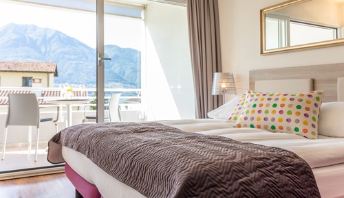 Habitación familiar, 2 camas de matrimonio, no fumadores, vistas parciales al lago