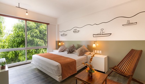 Deluxe Room, 1 King Bed, Non Smoking, Mountain View