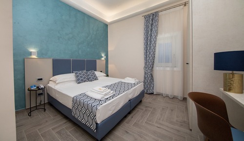 Habitación clásica con 1 cama doble o 2 individuales, 1 habitación, vistas parciales al mar