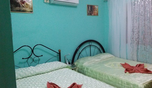Habitación cuádruple básica, 2 camas dobles, no fumadores