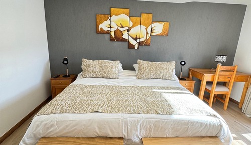 Habitación superior con 1 cama doble o 2 individuales, vistas a la montaña