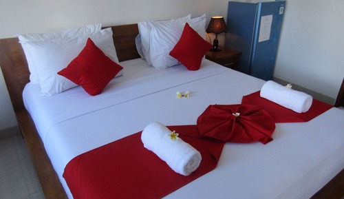 Habitación romántica doble, 1 cama de matrimonio con sofá cama, bañera