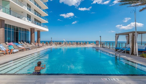 Apartamento de lujo, 1 cama de matrimonio grande con sofá cama, cocina, vistas al mar