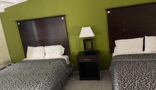 Habitación básica, 2 camas de matrimonio, fumadores