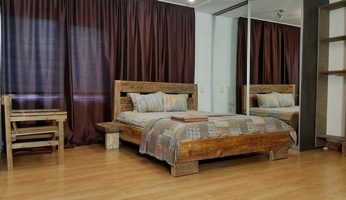 Suite estudio de diseño, varias camas, no fumadores, vistas al patio (Anna)