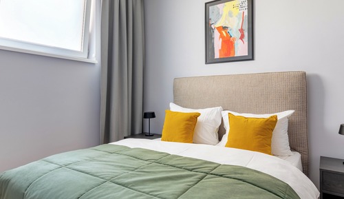 Extra Large 1 Bedroom Apartment with Sofa Bed