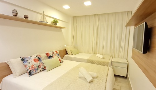 Apartamento familiar, vistas a la piscina