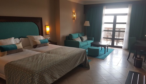 Habitación Deluxe con 1 cama doble o 2 individuales, varias camas, vistas al jardín
