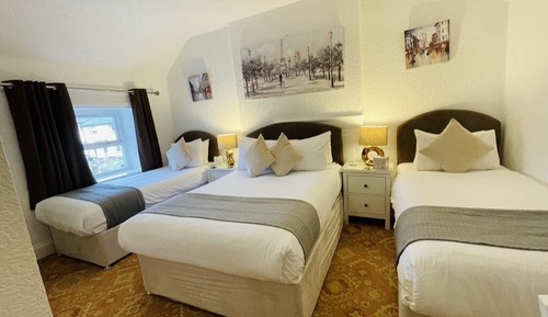 Habitación triple Deluxe, varias camas, no fumadores, vistas a la montaña