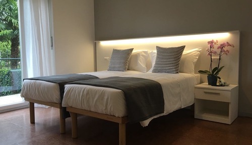 Habitación con 1 cama doble o 2 individuales, vistas al lago