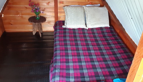 Tienda básica, dormitorio mixto