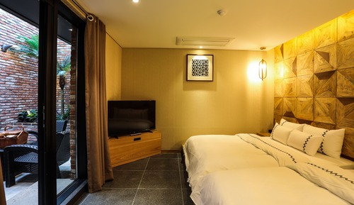 Suite básica, terraza, en la zona del jardín (Terrace Garden Suite)