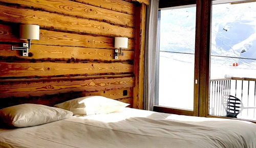 Habitación con 1 cama doble o 2 individuales, vistas a la montaña