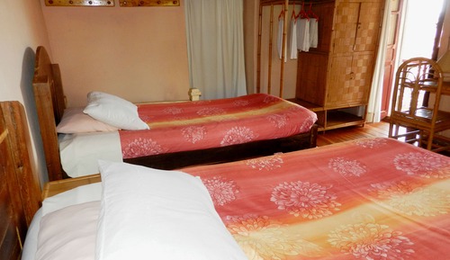 Habitación básica con 1 cama doble o 2 individuales, 2 camas individuales
