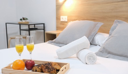 Habitación estándar doble, 1 cama doble, no fumadores, baño compartido