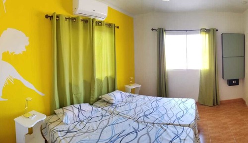 Habitación triple clásica, accesible para personas con discapacidad, no fumadores