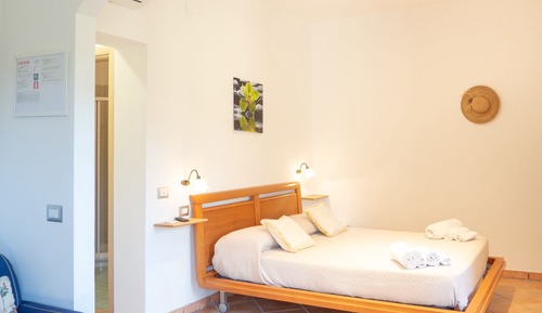 Estudio familiar, 1 cama de matrimonio con sofá cama, cocina, en una planta alta