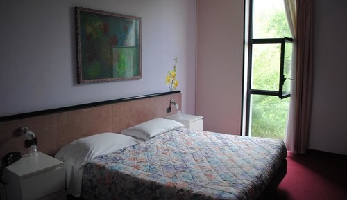 Habitación individual, vistas a la piscina