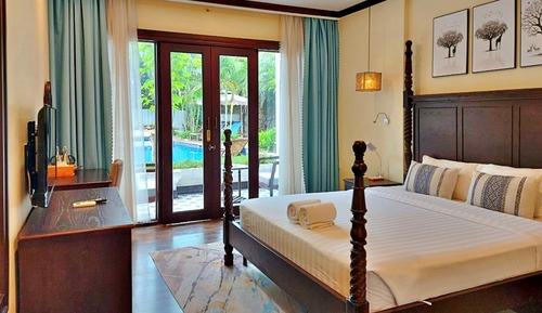 Habitación Deluxe doble, 1 cama de matrimonio grande, vistas a la piscina