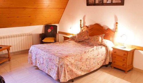 Habitación cuádruple (1 double bed and 2 single beds)