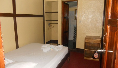 Habitación económica doble, baño privado