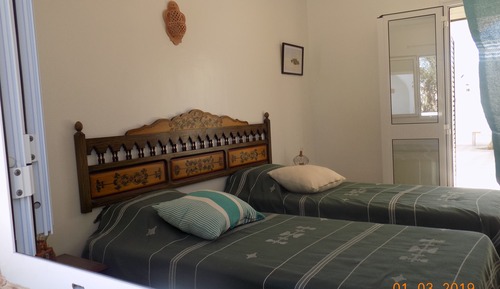 Habitación tradicional con 1 cama doble o 2 individuales, vistas a la piscina