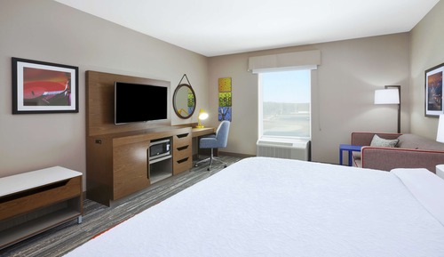 Habitación, 1 cama de matrimonio grande con sofá cama, frigorífico y microondas (Hearing)